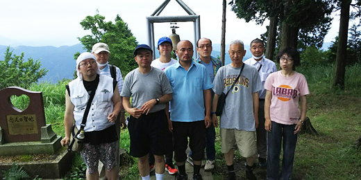 山の上までウォーキング